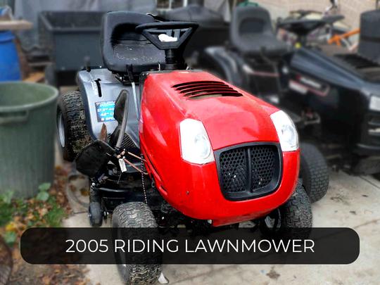 2005 Riding Lawnmower ID#  1288